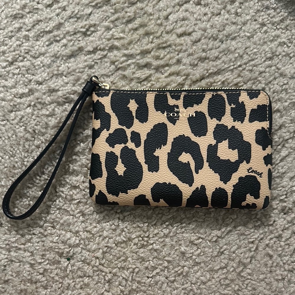 NWOT Coach Leopard Wristlet